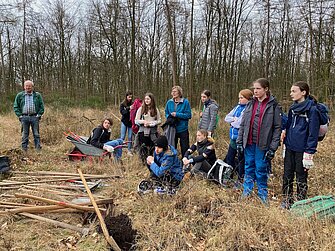 Pflegearbeiten an der kiesigen Kuppe. Foto: Klaus Keipke