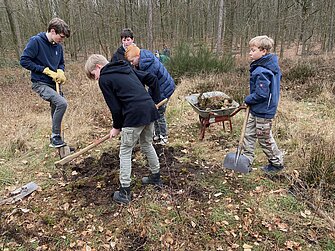 Pflegearbeiten an der kiesigen Kuppe. Foto: Klaus Keipke