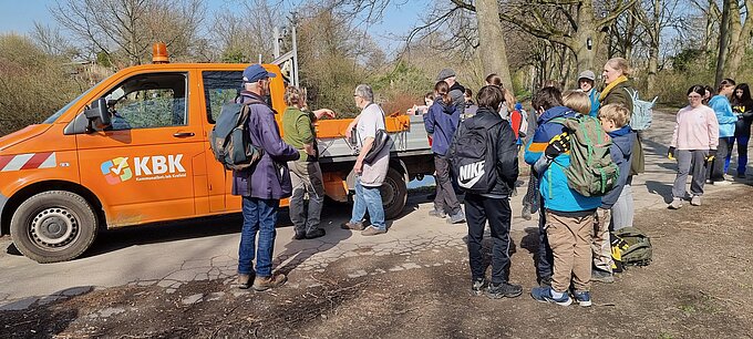 Die erste Ladung der Mülltüten wurde dem KBK übergeben. Foto: Klaus Keipke